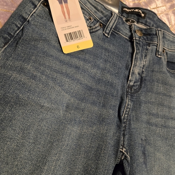 DKNY shorts - Picture 6 of 9